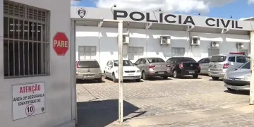 Homem é preso após invadir casa de ex-mulher, em Campina Grande Homem é preso após invadir casa de ex-mulher, em Campina Grande