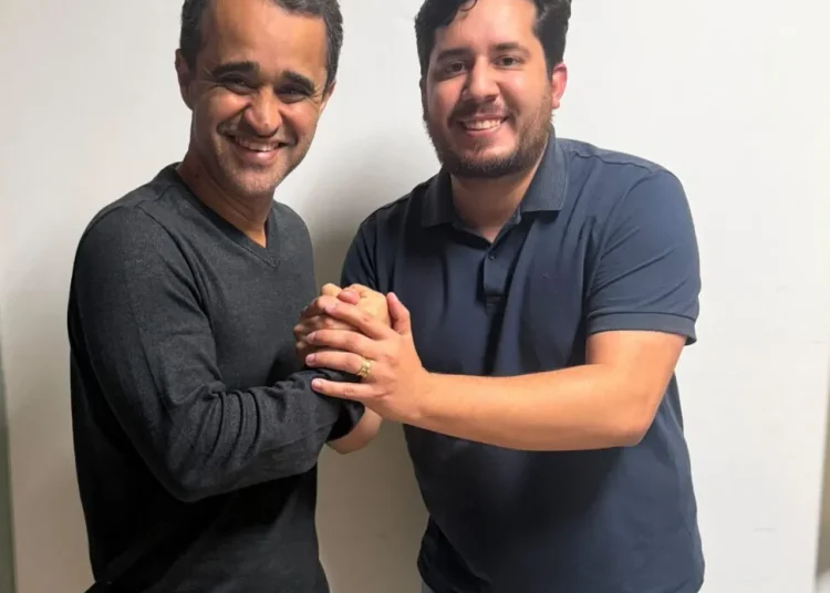Chefe de Gabinete de Bruno anuncia apoio a Vitor Ribeiro para deputado estadual