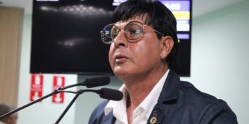 Rostand Paraíba apresenta projeto que amplia execução obrigatória do Hino Nacional para escolas particulares de Campina Grande Rostand Paraíba apresenta projeto que amplia execução obrigatória do Hino Nacional para escolas particulares de Campina Grande