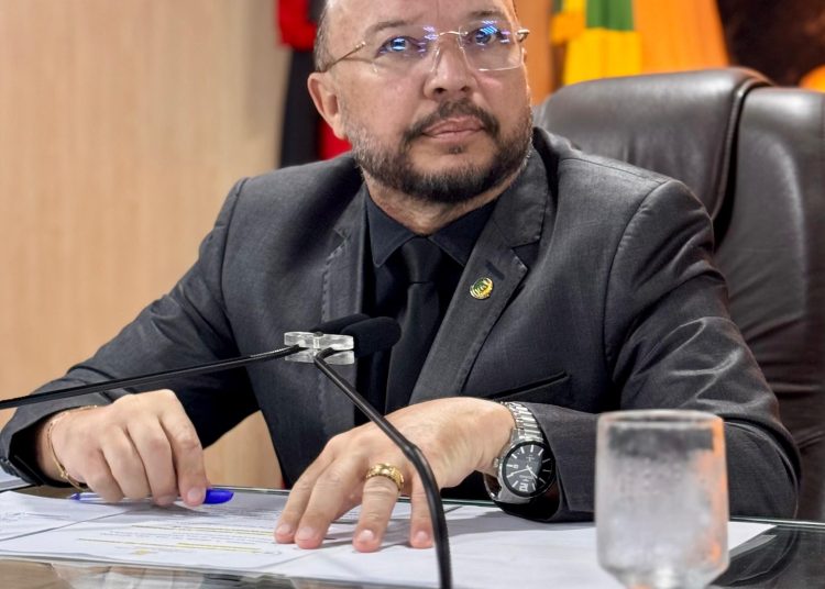 Presidente da Câmara, Saulo Germano, parabeniza profissionais da educação pelos resultados do IDEB em Campina Grande