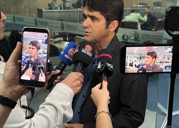 Saulo Noronha propõe material informativo sobre combate à violência contra a mulher nas escolas
