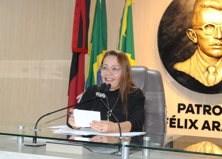 Aninha Cardoso propõe reconhecimento e fortalecimento da Libras na administração pública de Campina Grande