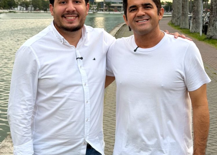 Saulo Noronha anuncia apoio a Vitor Ribeiro para deputado estadual após desistência de Janduy Ferreira Saulo Noronha anuncia apoio a Vitor Ribeiro para deputado estadual após desistência de Janduy Ferreira