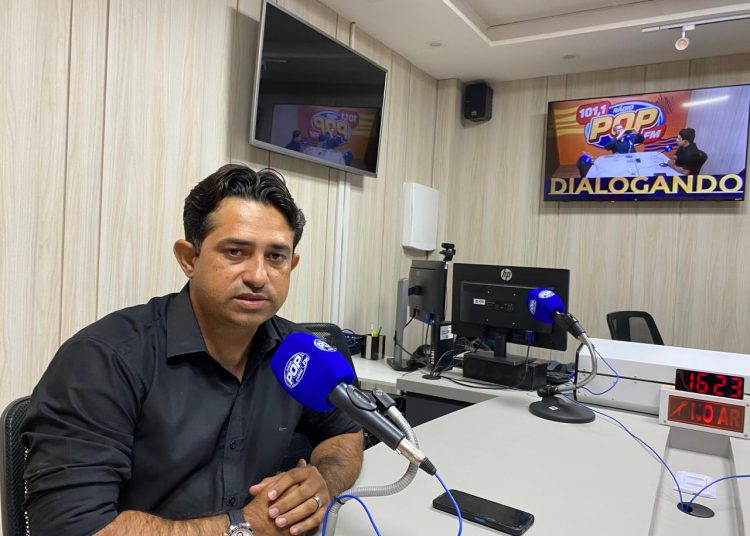 Jean Pierre propõe ampliar participação dos pais na definição e acompanhamento do currículo escolar em Campina Grande
