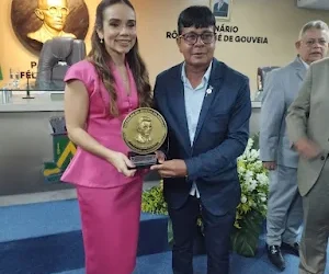 Rostand Paraíba destaca importância de homenagem à primeira-dama do Estado durante entrega de honraria em Campina Grande