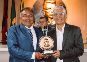 Iniciativa de Severino da Prestação leva CMCG a homenageiar Martoni Sobral com Medalha de Honra ao Mérito