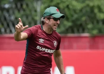 Fluminense anuncia demissão de técnico argentino após empate na Libertadores