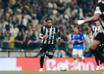 Atlético-MG vence Cruzeiro de virada e avança na Copa do Brasil