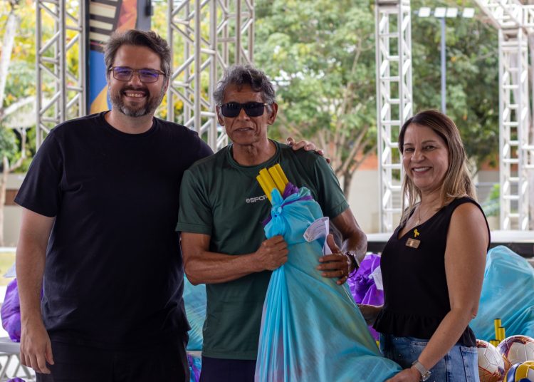 Seduc entrega mais de 1.100 materiais esportivos para 24 escolas de tempo integral Seduc entrega mais de 1.100 materiais esportivos para 24 escolas de tempo integral