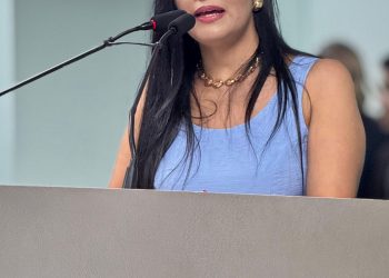 Câmara de Campina Grande homenageia Crizane Xavier por atuação junto às comunidades