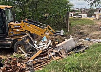 A pedido de Severino da Prestação, Sesuma realiza limpeza em áreas do bairro Três Irmãs