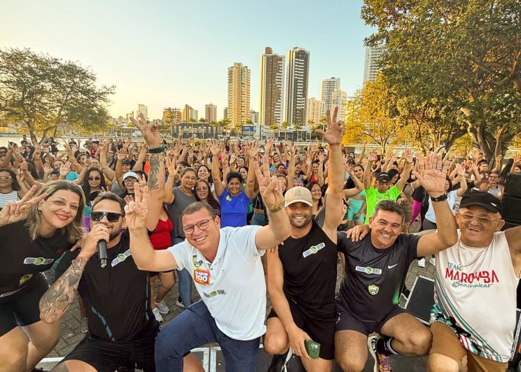 Dinho Papa-Léguas promove aulão de dança no Açude Velho em parceria Dinho Papa-Léguas promove aulão de dança no Açude Velho em parceria