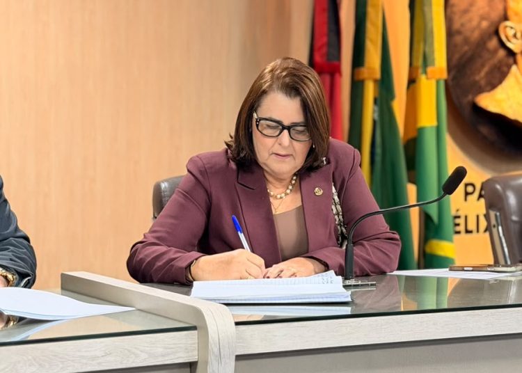 Valéria Aragão apresenta projeto para orientar cidadãos sobre direitos na saúde pública de Campina Grande