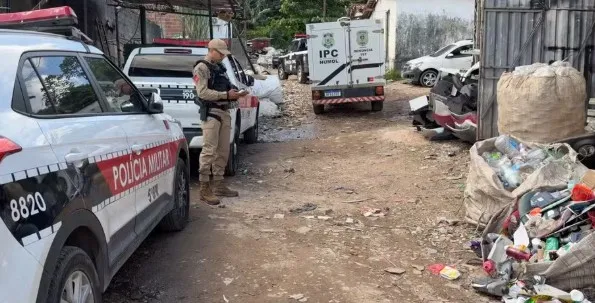 Mulher é morta com facadas, pauladas e enterrada em cova rasa na Paraíba Mulher é morta com facadas, pauladas e enterrada em cova rasa na Paraíba