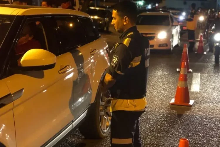 Mais de 320 condutores foram flagrados pela Operação Lei Seca no mês de agosto na Paraíba
