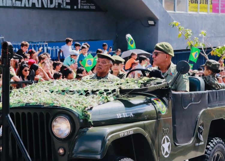Desfile de 7 de Setembro reúne mais de 10 mil pessoas em Campina Grande para celebrar a Independência do Brasil Desfile de 7 de Setembro reúne mais de 10 mil pessoas em Campina Grande para celebrar a Independência do Brasil