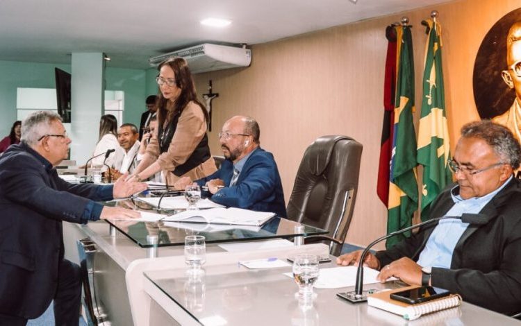 CMCG atende recomendação do TCE e aprova projeto para regularização de cargos efetivos CMCG atende recomendação do TCE e aprova projeto para regularização de cargos efetivos