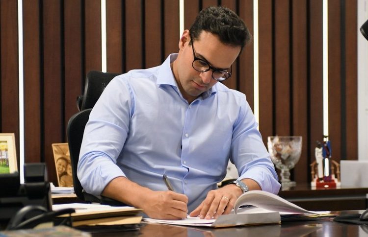 Governador Lucas Ribeiro assina novo Refis para facilitar regularização de débitos fiscais na Paraíba
