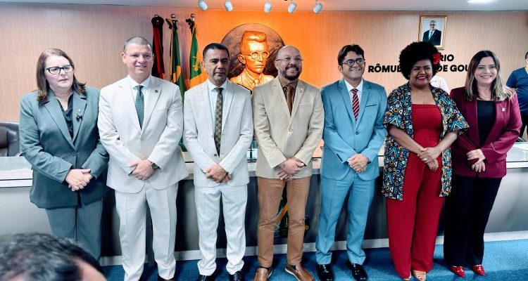 Emocionado, Saulo Germano agradece a Deus e aos vereadores pela recondução à presidência da Câmara