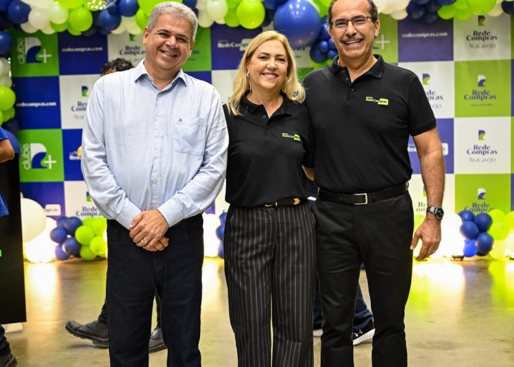 Vice-prefeito Alcindor Villarim representa prefeito Bruno Cunha Lima na inauguração do Rede Compras Estação Velha