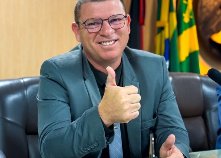 Dinho Papa-Léguas solicita fiscalização e orientação para ciclistas na ciclofaixa do Açude Velho, em Campina Grande Dinho Papa-Léguas solicita fiscalização e orientação para ciclistas na ciclofaixa do Açude Velho, em Campina Grande