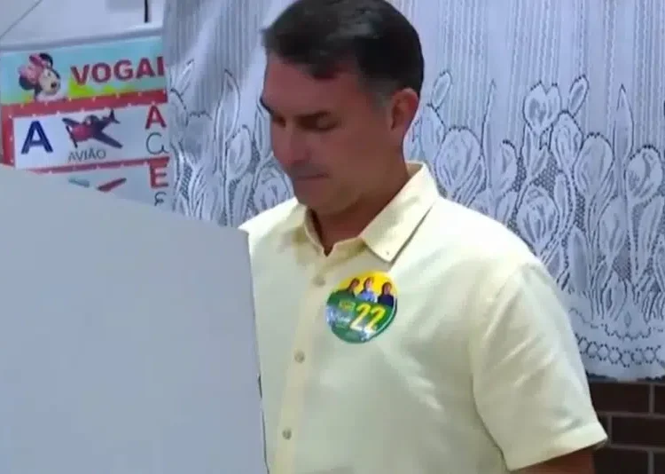 Flávio Bolsonaro:”Tem um movimento claro de voto de revolta já nesse 1º turno”