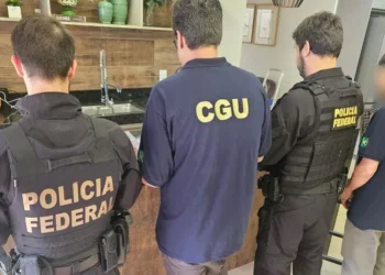 PF cumpre mandados em três cidades da Paraíba em operação que apura fraudes na Saúde de Sergipe